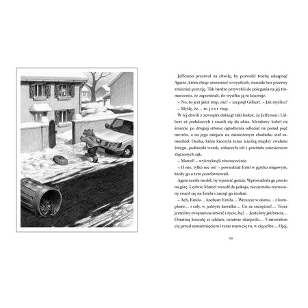 Nutria Marcel wbiega przez otwartą furtkę na podwórko. Przez okno na górze wygląda kilka postaci. Na zaśnieżonym poboczu stoi samochód. Na ulicy leży przewrócony kubeł na śmieci.